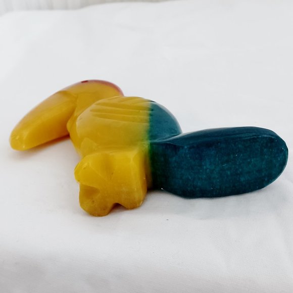 Vintage Onyx Toucan Bird Figurine Tropical Red Yellow Blue Carved Stone 5 in (B) - Picture 4 of 4